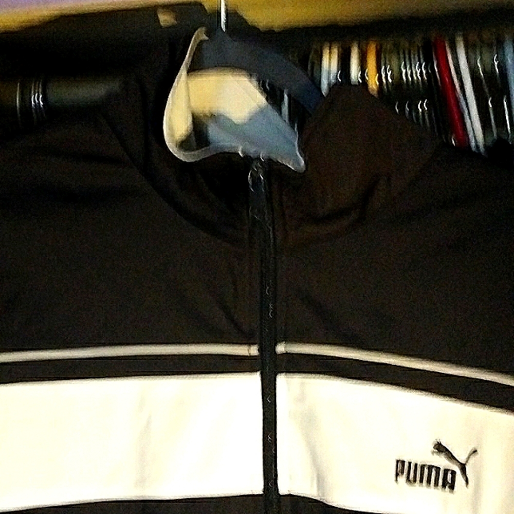 You'll feel like a big kitty cat when you wear this puma men's lightweight jacke